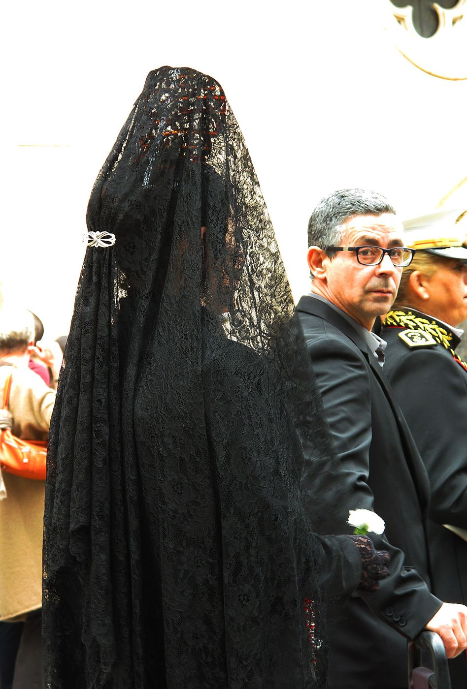 Semana Santa — 383 Procesión de Semana Santa, pl. Santa Eulalia ( Palma ), mujer con mantilla