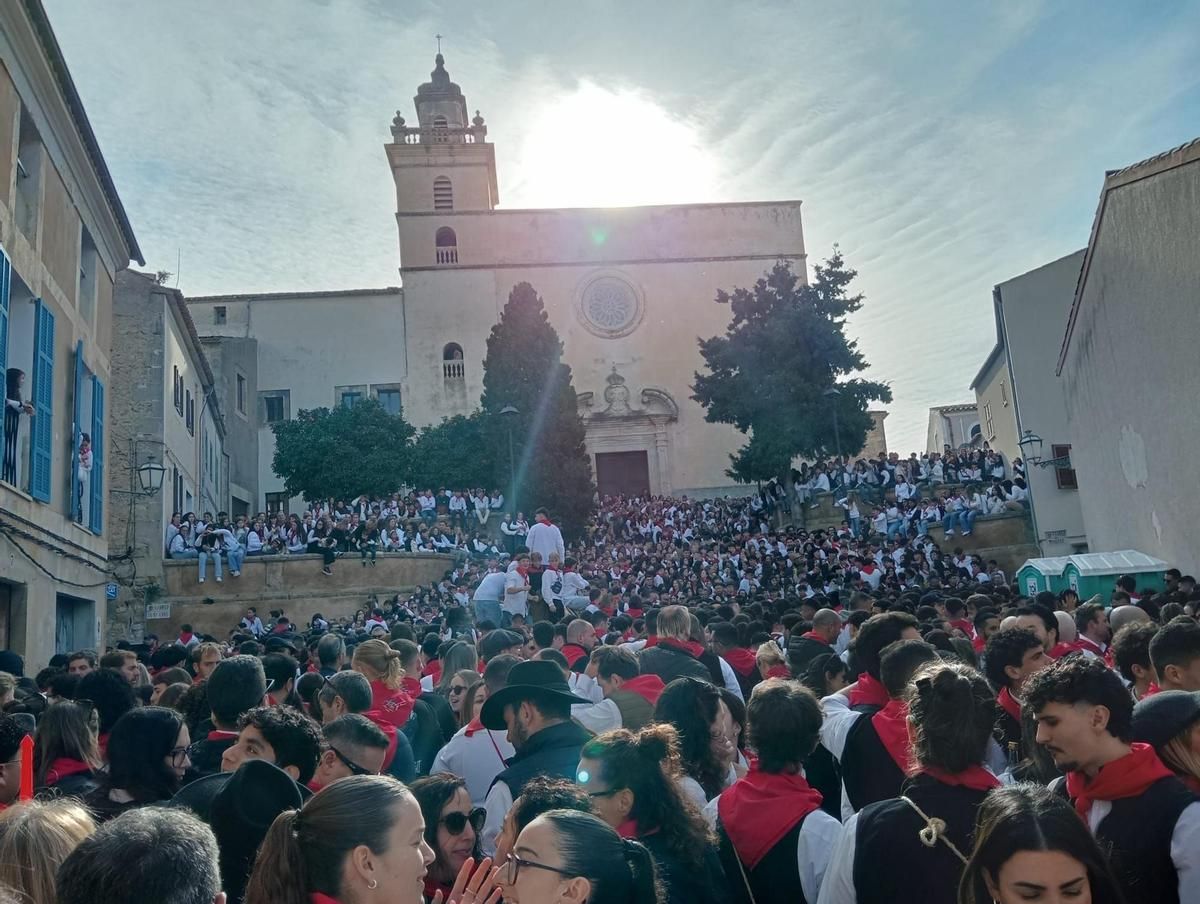 Gentada de Sant Antoni als carrers d'Artà