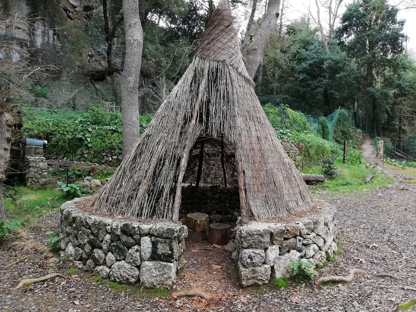 Silo de carbonero — CabañaCarbón-La-Granja-Esporlas-Mallorca