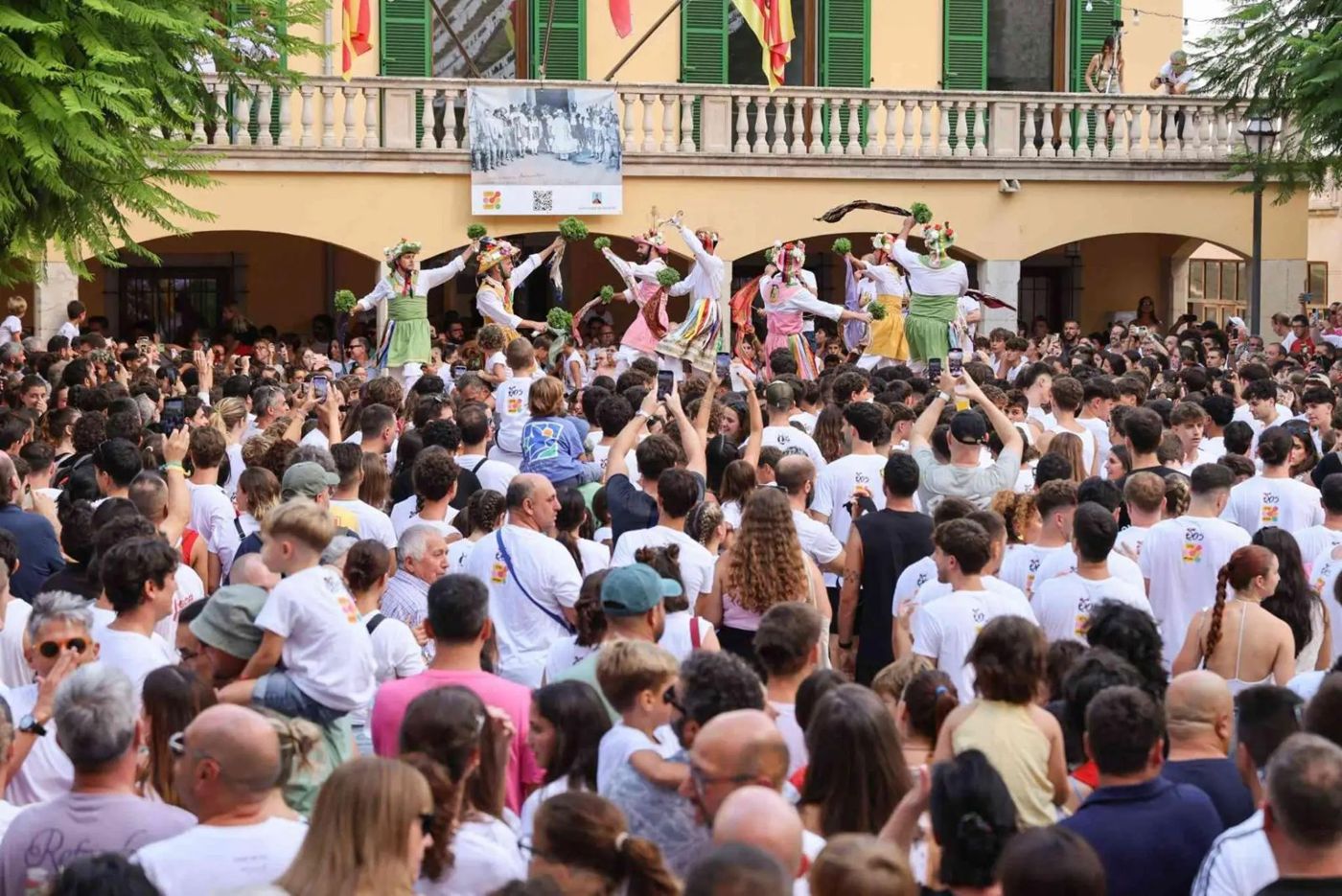 Cossiers de Montuïri in the square, 275 years