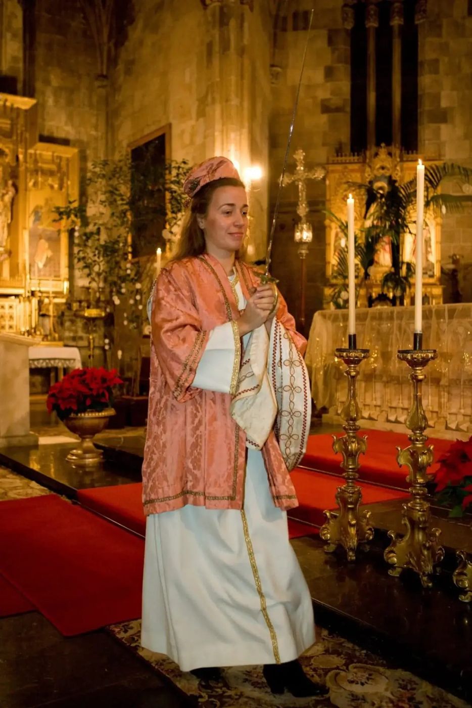 Sibila con espada ante el altar, Nochebuena