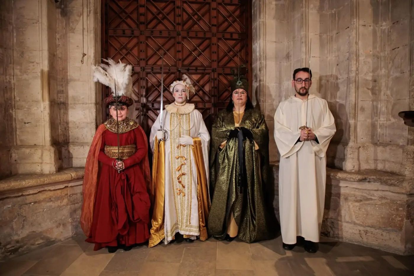 Sibilas mediterráneas con traje en la Seu