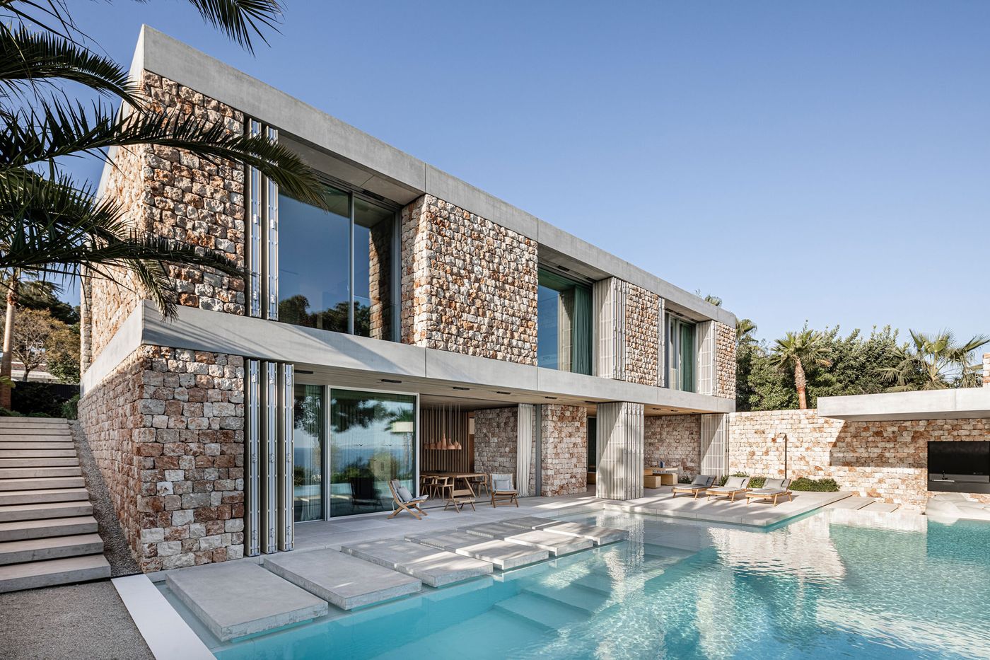 Casa Fly: dry stone walls and swimming pool