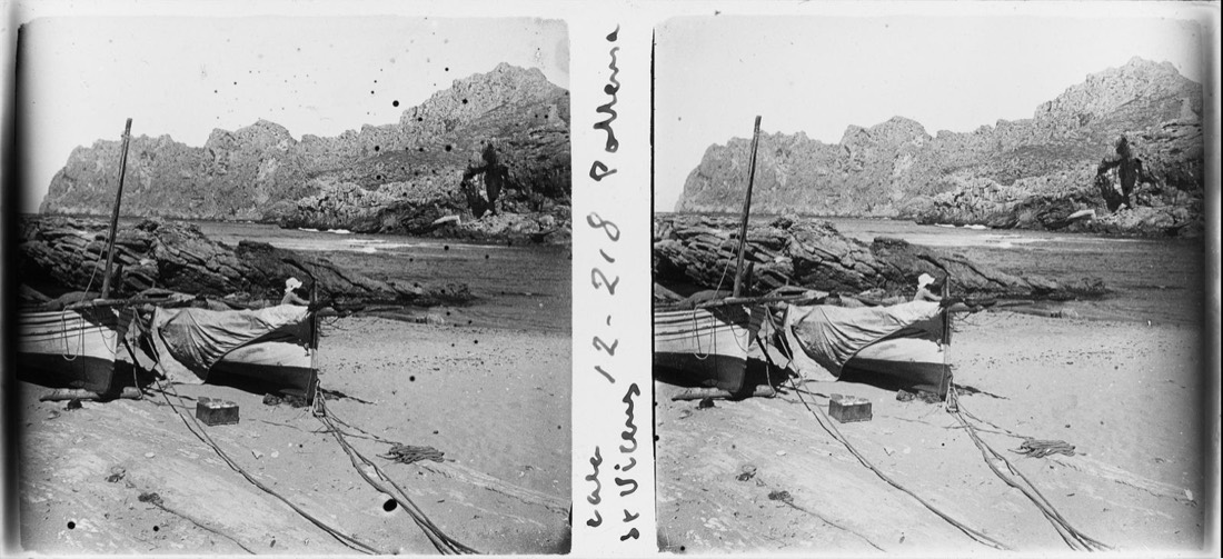 Barcas en la cala de San Vicente en Pollença