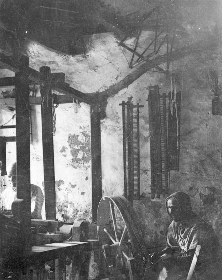 Woman spinning with a spindle and woman weaving with a loom in Can Rom