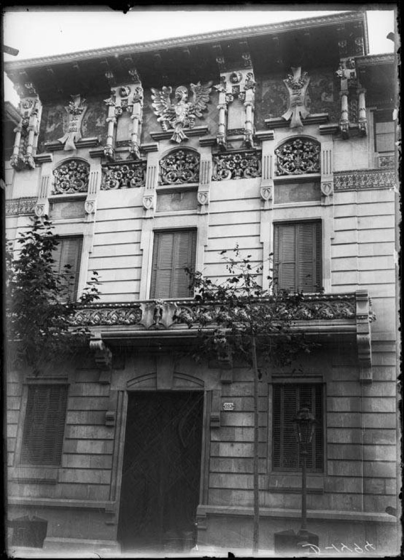 Façana del Palau Ramon Montaner al carrer de Mallorca de Barcelona (AFCEC XXX D 1494)