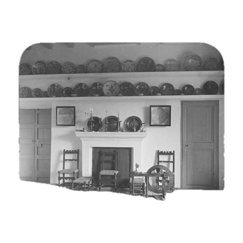 Miramar possessió room with a collection of Hispano-Arabic dishes and some furniture.jpeg